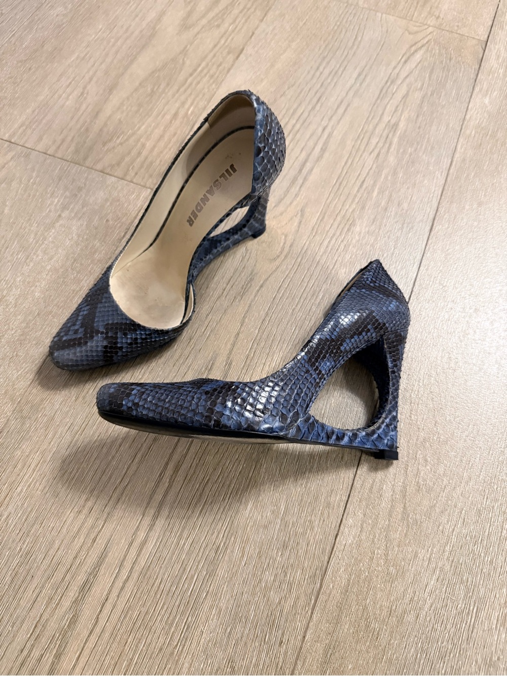 Jil Sander Blue Snake-Print Cutout Pointed Toe Pumps